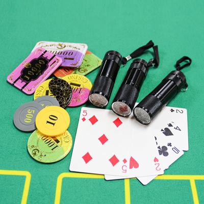 China UVanti-fälschungskennzeichen schwarzer Mini Portable Lanyard Code Inspections-Lampen-Texas Holde-' M Poker Chip Coin Plastic Sheet zu verkaufen