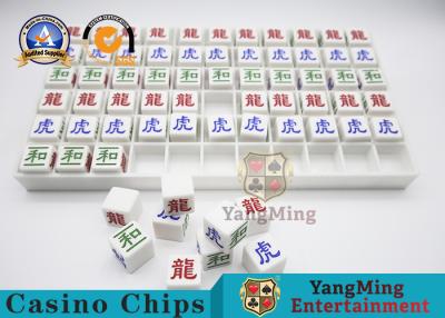 Chine Gravure de la perle en plastique blanche de polices de baccara de Dragon Tiger Gambling Games Dewdrop Set d'acrylique libre lumineux de châssis à vendre