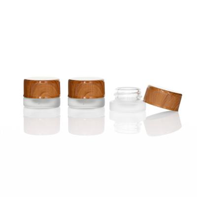 China Frasco de vidrio de 5ml Recipiente de vidrio a prueba de niños a prueba de niños para concentrado de aceite en crema recipiente de vidrio tapa de madera en venta