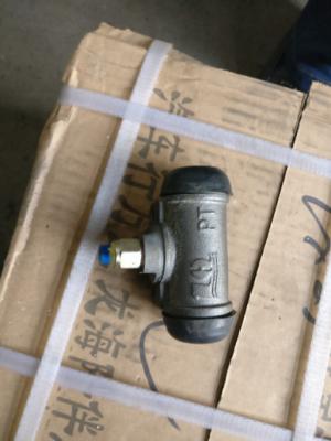 China Cilindro mestre Mini Loader Parts do anti freio do eixo 130 da oxidação à venda