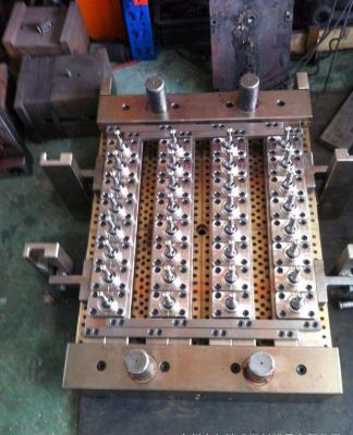 China Self - Lock Pet Injection Molding , Preform Injection Molding 16 Cavity 28PCO 1881 Neck Short Tail for sale