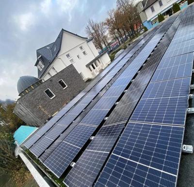 China Paneles de techo fotovoltaicos estables de escenas múltiples, 170-280VAC Paneles solares fotovoltaicos en venta
