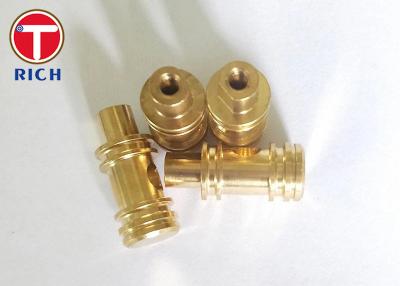 China Las piezas de cobre amarillo no estándar del CNC para la nuez envuelven el proceso que muele en venta