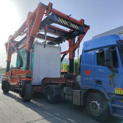 China 60 Ton Straddle Lift Crane Carrier Trucks 7km/h For Lifting Oversized Loads for sale