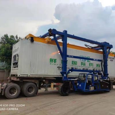Chine Le conteneur de SPEO écartent les jambes le moteur diesel de Crane Red Orange Blue With de transporteur à vendre