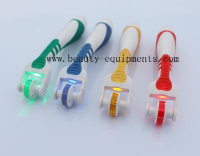 中国 540 本の針の Derma の圧延システム青/赤く/黄色/緑 LED ライトが付いているマイクロ針のローラー 販売のため