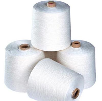 China Roher weißer Ring Spun Polyester Yarn 100% 30S/2 30S/3 für das Nähen zu verkaufen