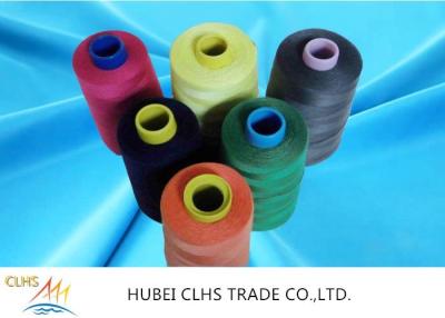 Chine Ténacité élevée tournée de fil de couture de polyester du petit pain 100 de couleurs pour la machine à coudre à vendre