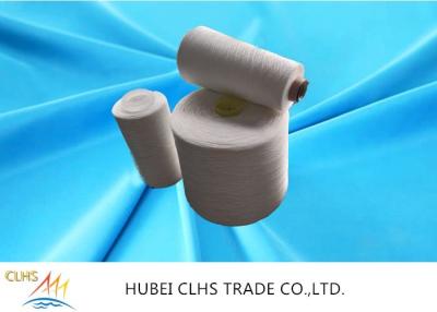 China Hilado hecho girar base de alta resistencia buen Eveness del poliéster de la materia textil para el hilo de coser en venta
