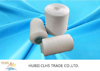 Chine Le noyau du polyester 100 a tourné le compte du fil 40, fil tourné par anneau cru durable de polyester à vendre