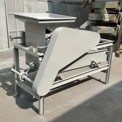 China 2.2kw Hazelnut Sand Vibrating Sieve Machine 400kg/H With Three Deck for sale