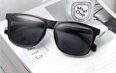 China Gafas de sol de cristal polarizadas TAC cuadradas, negro plástico cuadrado de los hombres de las gafas de sol en venta