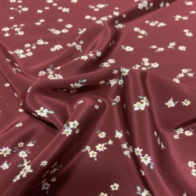 China Printed Cotton Slub Garment Fabric 103gsm 240T Floral Dress Material 124×76 for sale