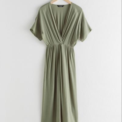 Китай Платье Midi узла извива Lyocell ткани Tencel зеленого цвета 100 безрукавное продается