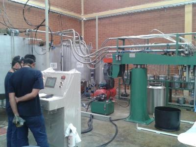 China máquina de formação de espuma da Semi-auto caixa do grupo da espuma do plutônio para o colchão da esponja à venda