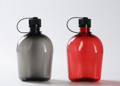 China Plástico de Tritan que reutiliza a cantina plástica do exército das garrafas de água BPA livre com suporte de alumínio à venda