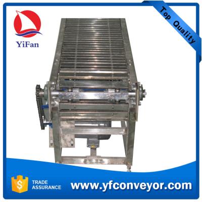 China Stainlees Steel Slat Chain Conveyor with Good Load Capacity for sale