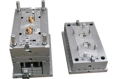 China Fábrica de moldeo de fabricante de herramientas de inyección de acero con diseño completo en venta