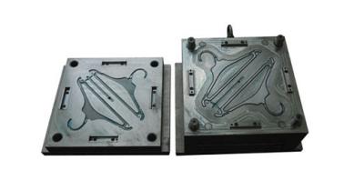 China Material plástico de encargo del molde del moldeado NAK80 H13 de la suspensión de capa en venta