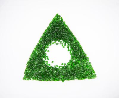China Chips de botellas de PET recicladas con bajo contenido de cenizas ≤ 0,08% y contenido de hierro ≤ 5 mg/kg en venta