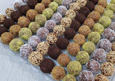 Chine 60 PCs/boule minimum de fromage de chèvre de pistache de cerise faisant la machine à vendre