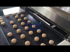 이 기계는 달 케이크를 만드는 기계입니다.