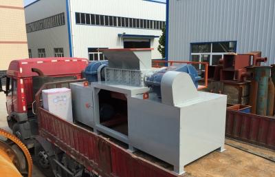 China Big opening port, high capacity double-roller shredder for steels, wooden pallets, rubbers, plastics, and food waste for sale