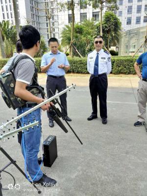 China Militärstörsender-Gewehr des brummen-3in1, Antiterrorismus der brummen-Störsender-2000-5000M Range For Counter zu verkaufen
