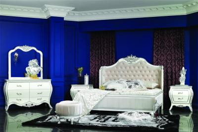 China Hand Carved Luxury European Bedroom Furniture High Gloss Vintage Oak Bedroom Set for sale