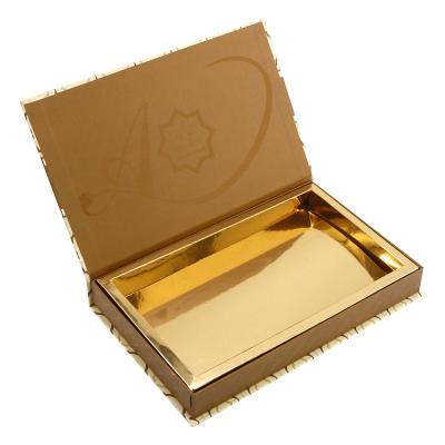 China Shiny Metallic Gold Logo Rigid Gift Box UV Printing Rigid Magnetic Folding Gift Box en venta