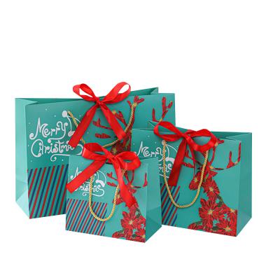 中国 Fancy Gift Packing Paper Bag Recyclable Green Jewelry Christmas Gift Paper Bag With Ribbon 販売のため