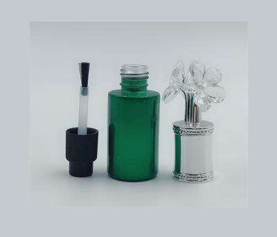 China Custom Made Mini Empty Polish Bottles Emerald Green Nail Varnish Bottle for sale