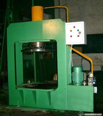 China Certificación del CE de la alta precisión de la máquina de la prensa del neumático sólido de la carretilla elevadora del marco de acero en venta