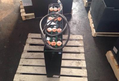 China Batería industrial de la carretilla elevadora 24 empaquetados de madera del caso del sistema automático de la agitación de voltio en venta