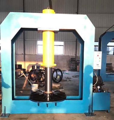 China 11KW Gabelstapler-Reifen-Presse-Maschinen-Rahmen-Art Struktur des Motor25mpa 300 Tonne zu verkaufen