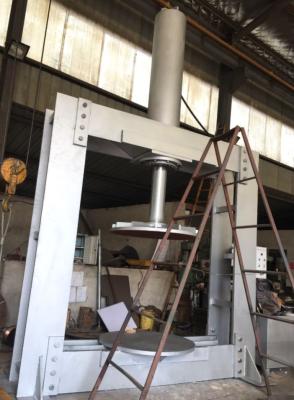 China Harte Beanspruchung 400 Tonnen-Gabelstapler-Reifen-Presse-Maschine für die Vollreifen-Laden/Entleerung zu verkaufen