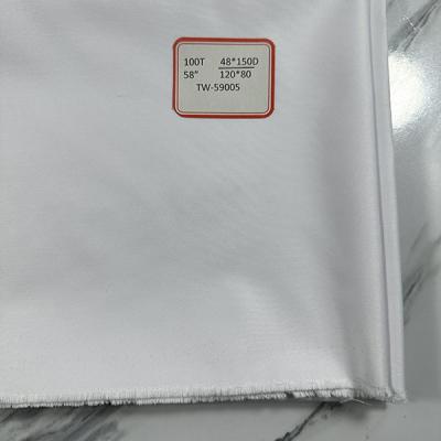 Chine 48*150D 120X80 Tissu en polyester étiré 120GSM Tissu de T-shirt en poplin à vendre