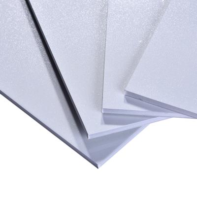 China PE/PVDF Coated 3mm Silver Metallic Composite Panel with Mirror Surface for sale