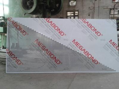 China PVDF recubrimiento panel compuesto de aluminio percolado 2440mm longitud en venta
