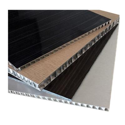 China 2-6mm Thickness Aluminum Honeycomb Core Panel With PVDF Coating Soundproofing for sale