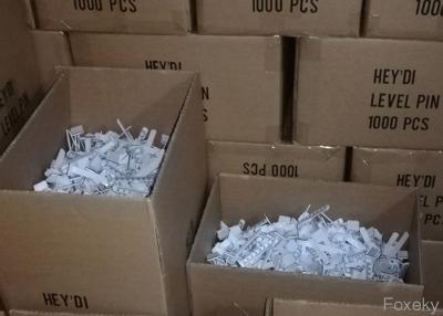China Pins auto-niveladores adesivos flexíveis de 8 cm PP branco fácil de ler para concreto à venda