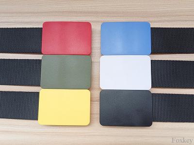 China Cinturones ajustables de plástico coloridos de 2 x 3 cm con logotipo impreso a todo color en venta