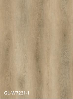 中国 穀物の石堅いSPCのビニールの床の反スリップの明るいブラウンの灰色のジャンプ色のカシGKBM Greenpy GL-W7231-1 販売のため