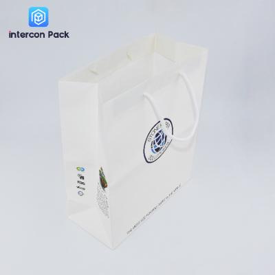 China ODM Matt Varnish Kraft Paper Shopping Bags Reusable For Garments en venta
