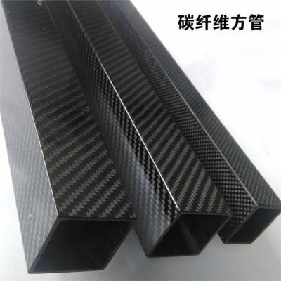 China 10 mm tubo cuadrado de fibra de carbono 20 mm moldeo por prensado en caliente en venta