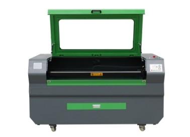 China Cortadora industrial automática del laser, corte de acrílico y máquina de grabado en venta