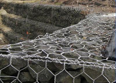 Cina Protezione esagonale del ponte della scatola del gabbione con filo zincato immerso caldo in vendita