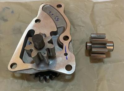 China B3.3 4D95 Engine Spare Part Cover LUB Oil Pump 4982682 498-2682 for sale