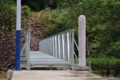 China Walkway bridge/ pedestrian bridgesidewalk/ steel pedestrian bridge/ Meeting ASTM GR65 Standard for sale