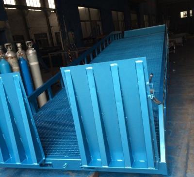 China Warehouse Loading Ramp 6 Tons Capacity For Container Or Truck Unloading for sale